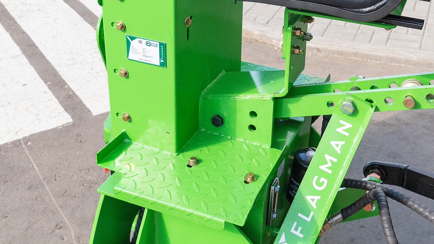 Навесной экскаватор Flagman | Флагман LW7 1